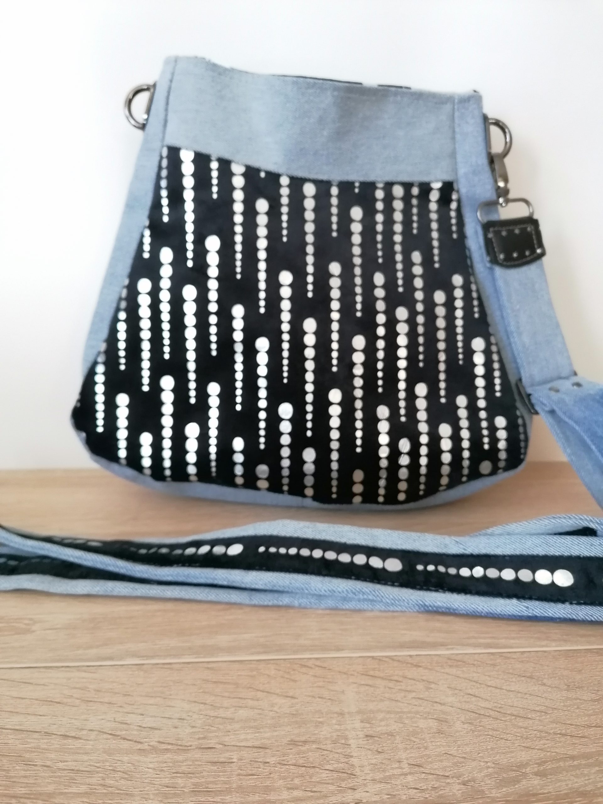 Sac évasé noir argenté – Image 2