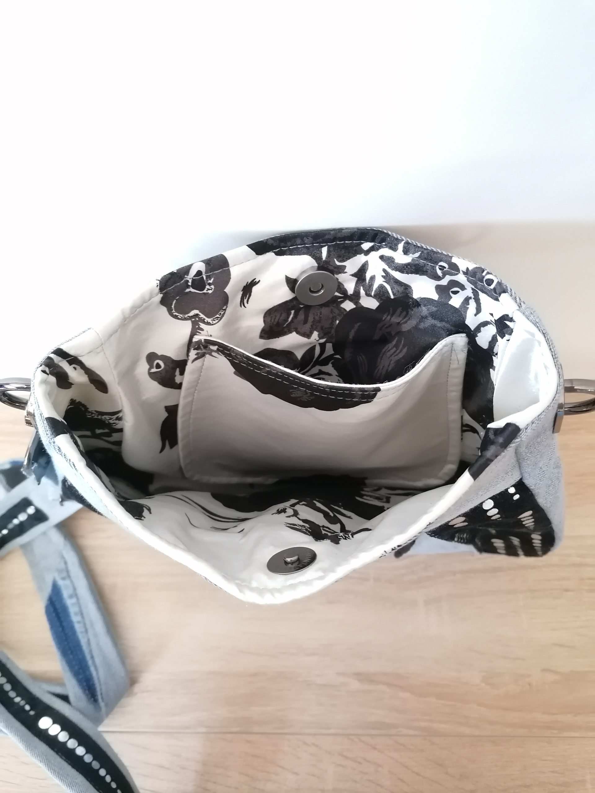 Sac évasé noir argenté – Image 4